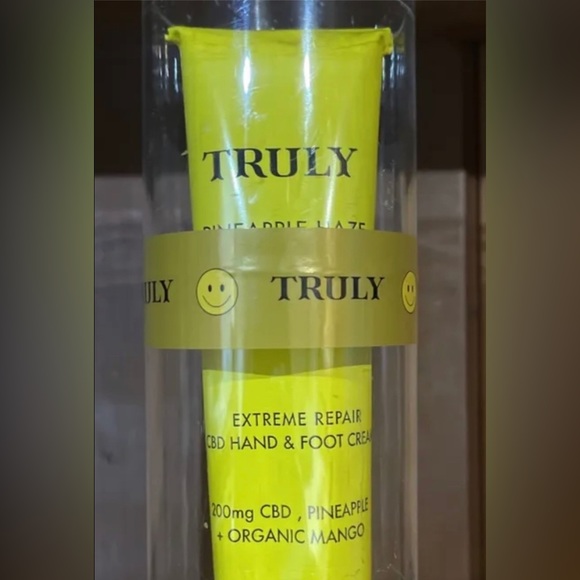 SOLD 2 / $25 Bundle NWT Truly Pineapple Haze Extreme Repair Hand & Foot Cream - Picture 7 of 7
